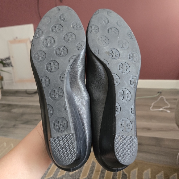 Tory Burch Black Leather Low Wedge Shoes - Picture 5 of 9